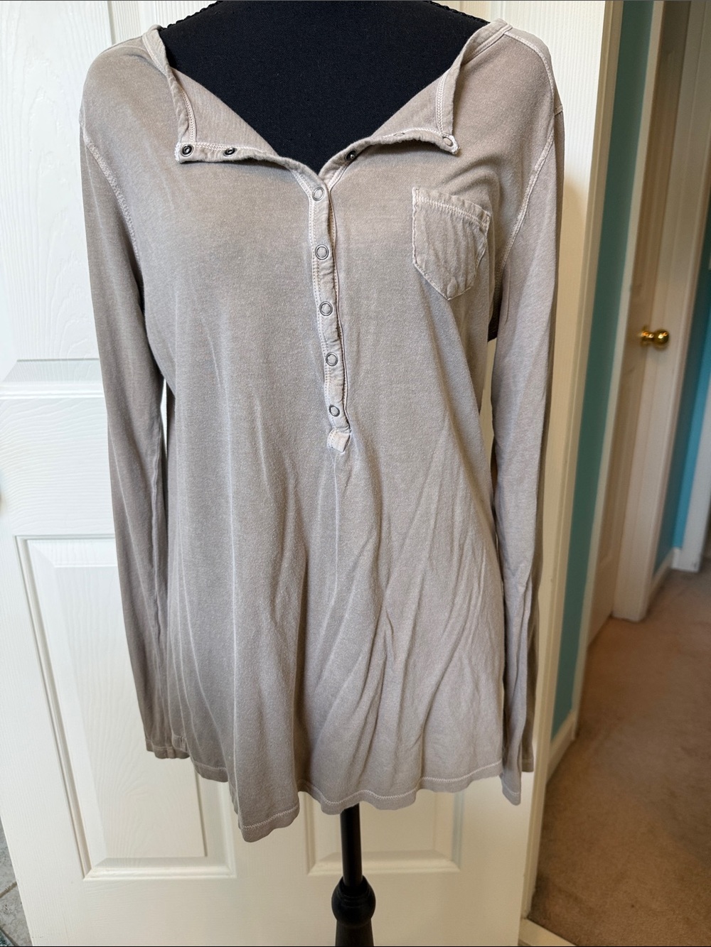 Gap Sunkissed Lived-In Henley Top - Size Large Neutral Brown / Taupe
